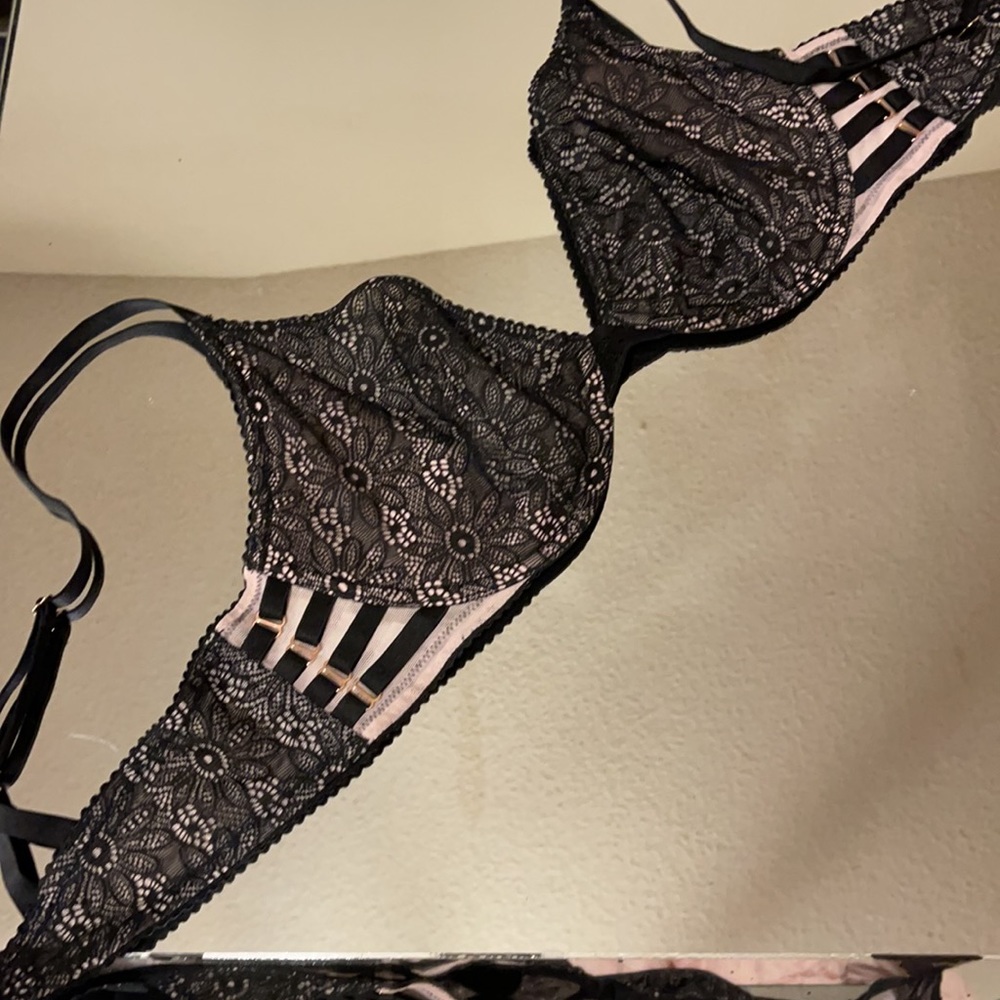 NWOT Victoria’s Secret 🌸 Beautiful Bra
